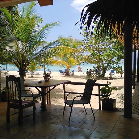 Whistling Bird Hotel Negril Exterior foto